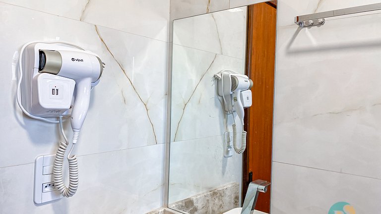 Casa 3 Suítes a poucos metros do Axé Moi  MS34